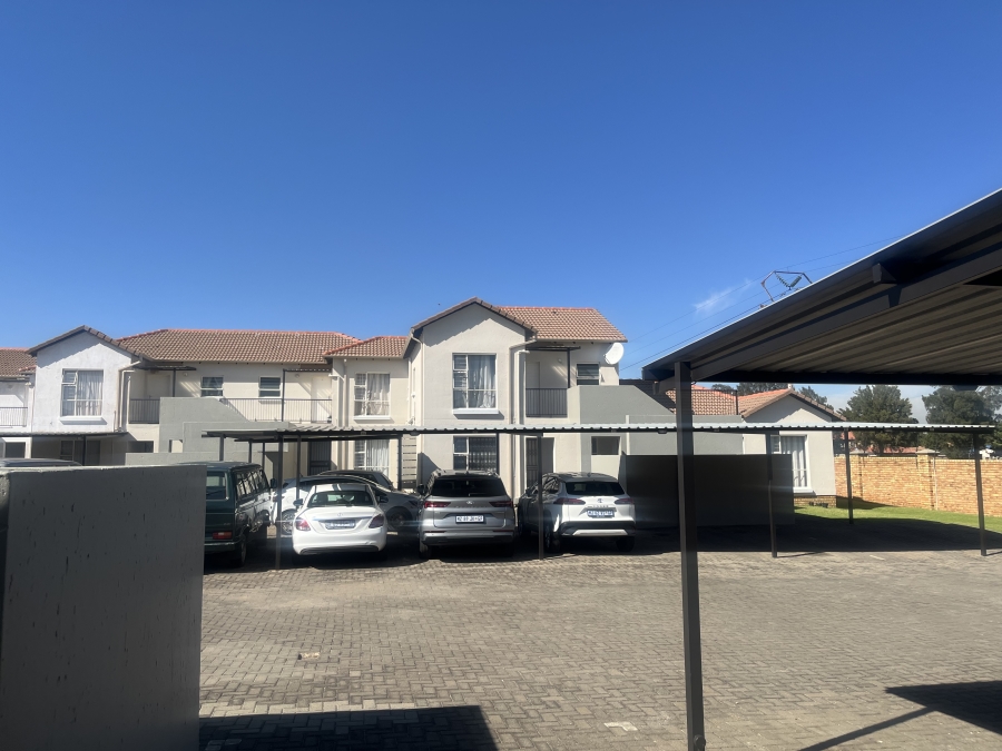 2 Bedroom Property for Sale in Albertsdal Gauteng