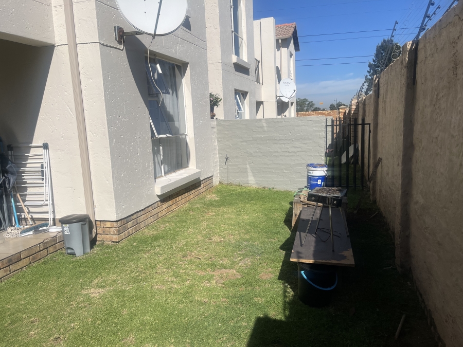 2 Bedroom Property for Sale in Albertsdal Gauteng