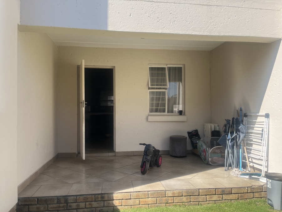2 Bedroom Property for Sale in Albertsdal Gauteng