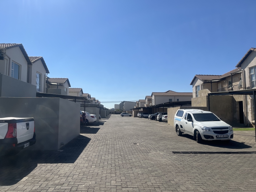2 Bedroom Property for Sale in Albertsdal Gauteng