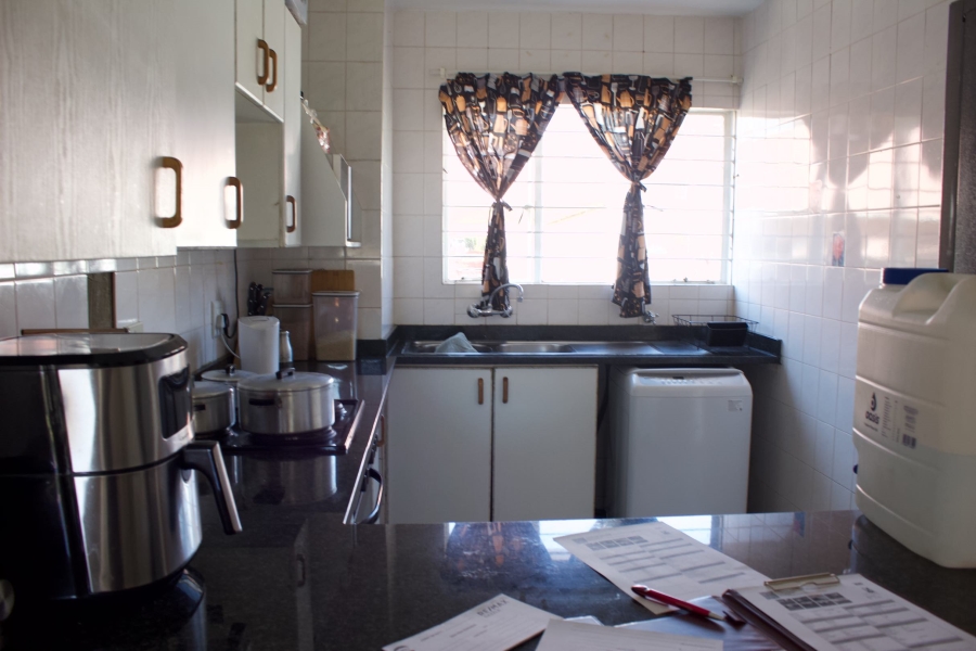 2 Bedroom Property for Sale in Glen Marais Gauteng