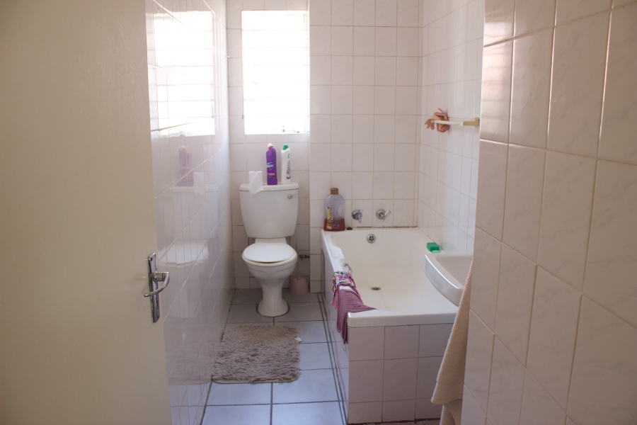 2 Bedroom Property for Sale in Glen Marais Gauteng