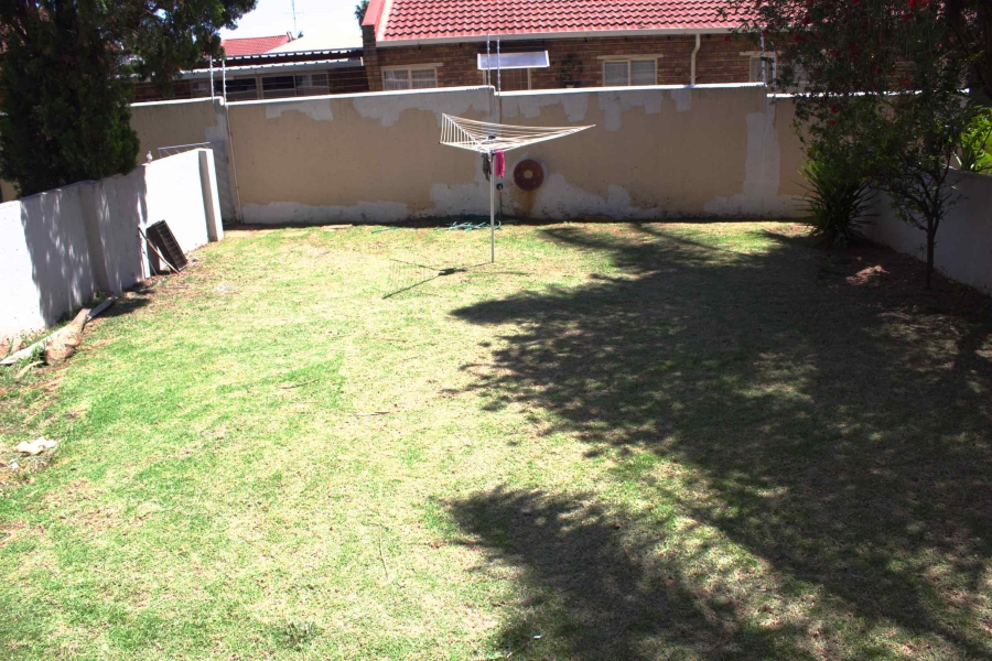 2 Bedroom Property for Sale in Glen Marais Gauteng