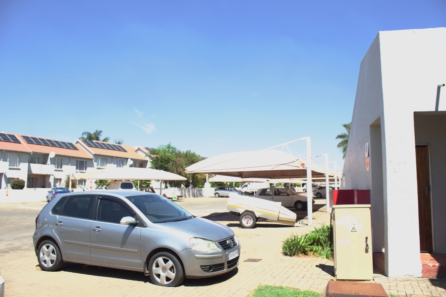2 Bedroom Property for Sale in Glen Marais Gauteng