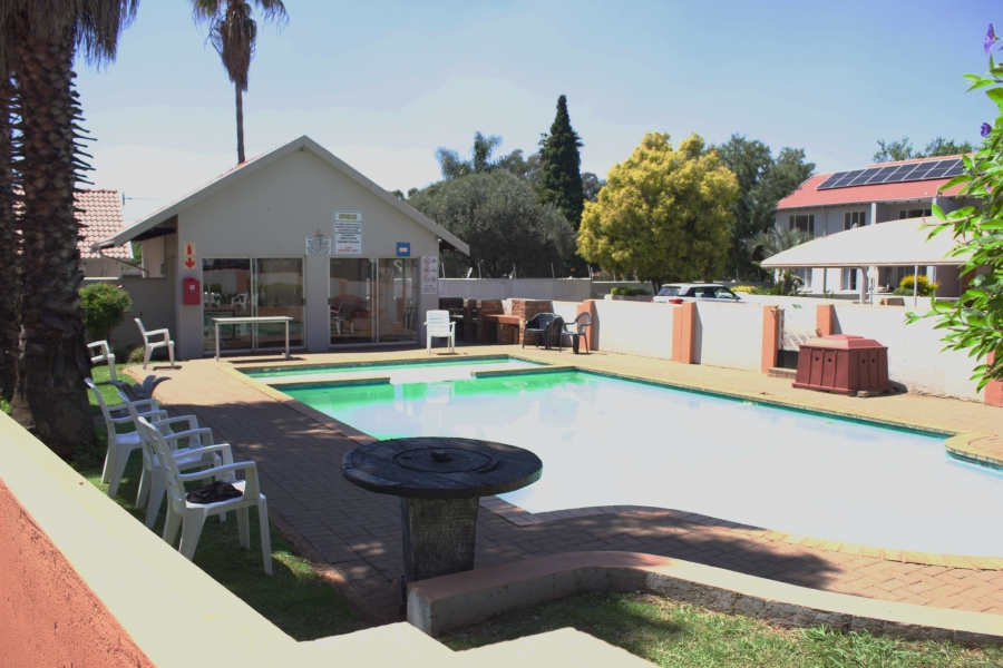 2 Bedroom Property for Sale in Glen Marais Gauteng