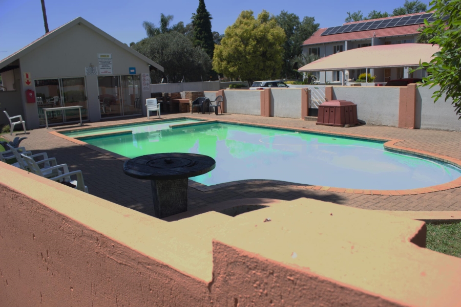 2 Bedroom Property for Sale in Glen Marais Gauteng