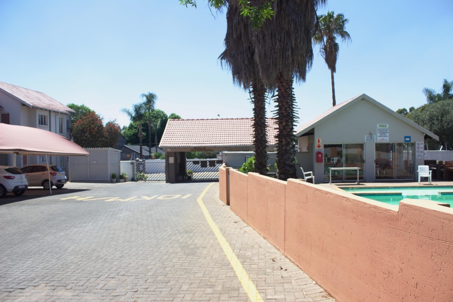 2 Bedroom Property for Sale in Glen Marais Gauteng