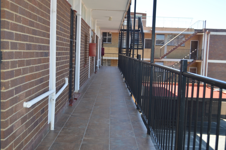 To Let 2 Bedroom Property for Rent in Florida Park Gauteng