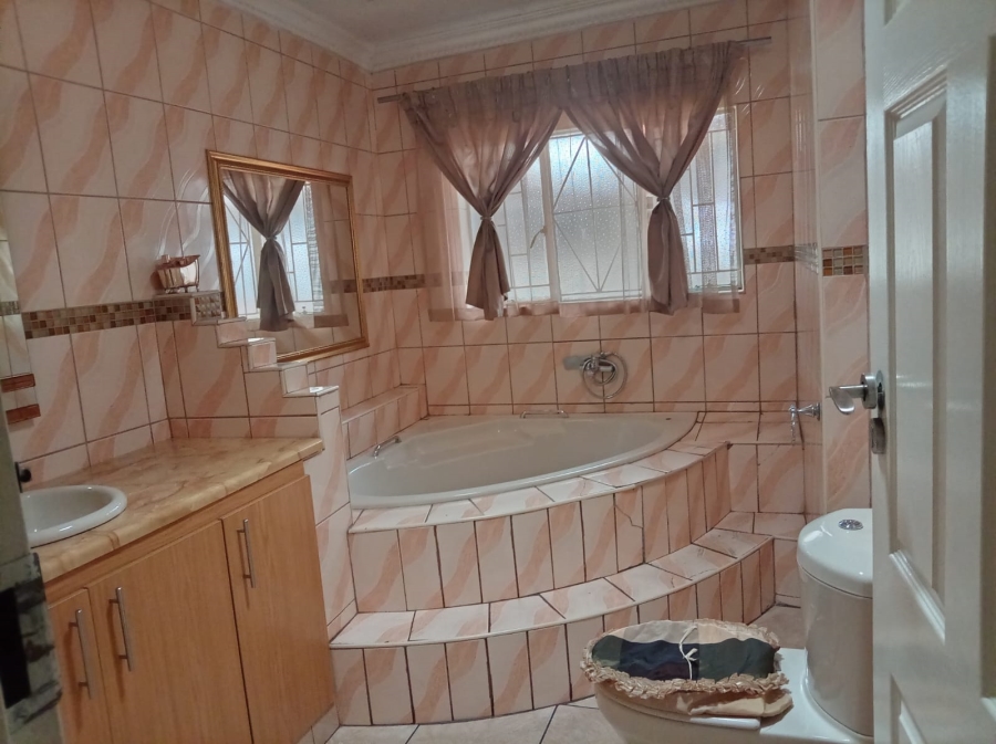 4 Bedroom Property for Sale in Delmore Park Gauteng