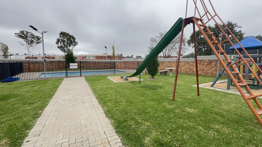 2 Bedroom Property for Sale in Helderwyk Gauteng