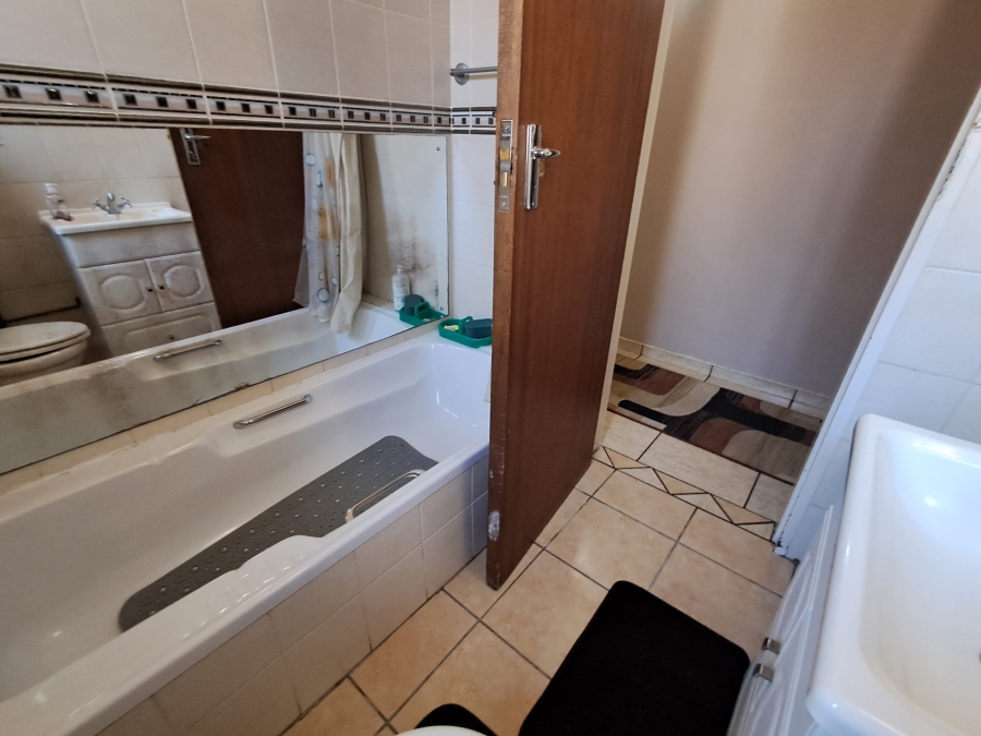 4 Bedroom Property for Sale in Vanderbijlpark SW 5 Gauteng