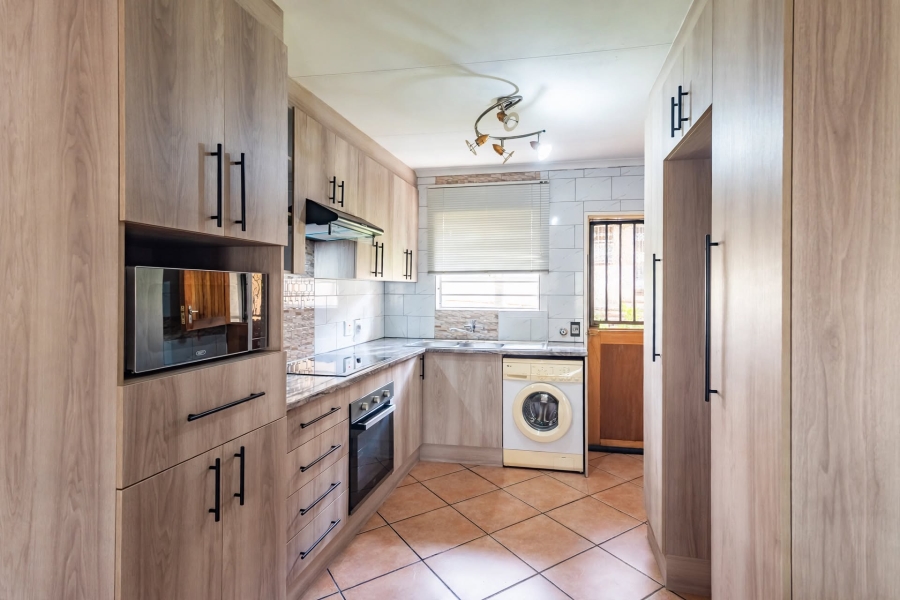 2 Bedroom Property for Sale in Carenvale Gauteng