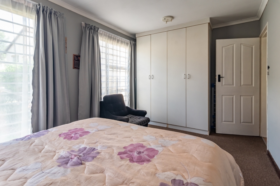 2 Bedroom Property for Sale in Carenvale Gauteng