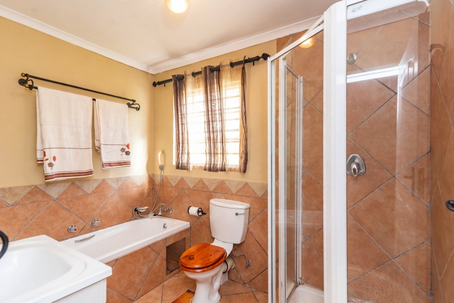 2 Bedroom Property for Sale in Carenvale Gauteng