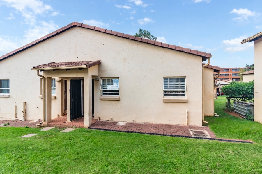 2 Bedroom Property for Sale in Carenvale Gauteng