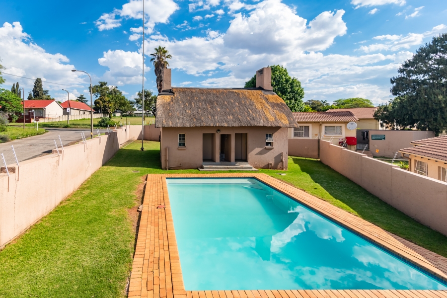 2 Bedroom Property for Sale in Carenvale Gauteng