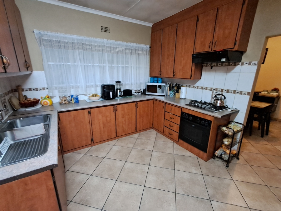 To Let 3 Bedroom Property for Rent in Flora Gardens Gauteng