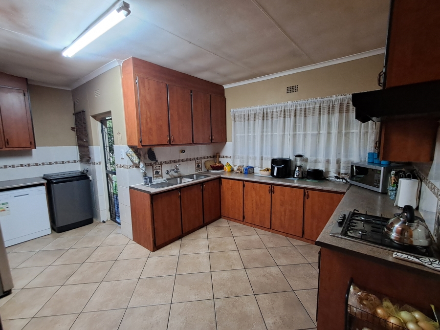 To Let 3 Bedroom Property for Rent in Flora Gardens Gauteng
