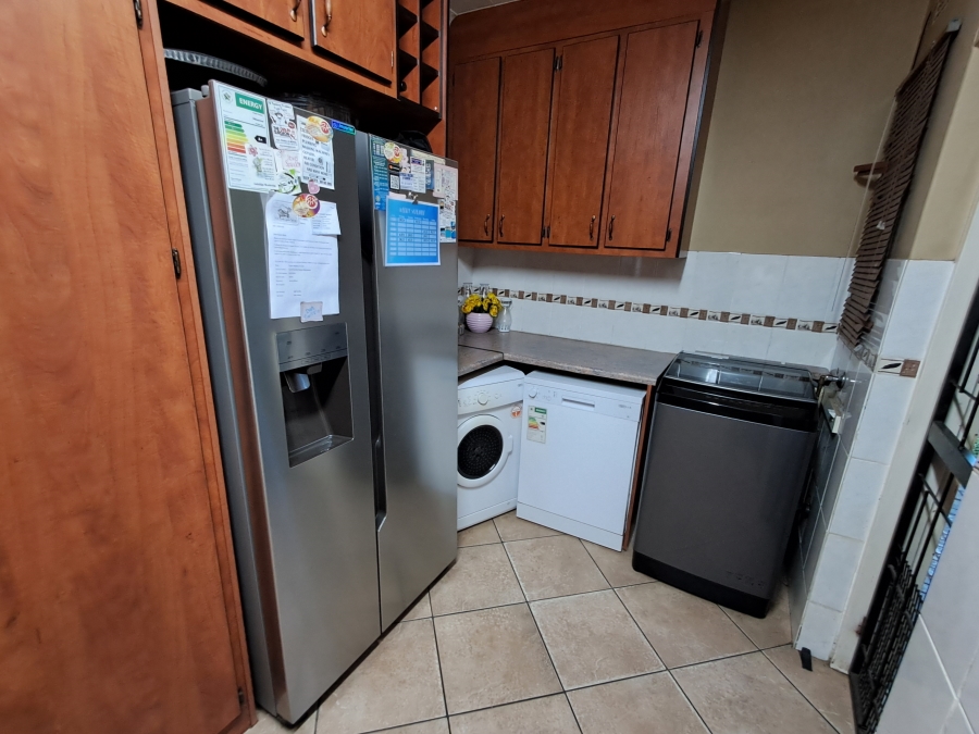 To Let 3 Bedroom Property for Rent in Flora Gardens Gauteng