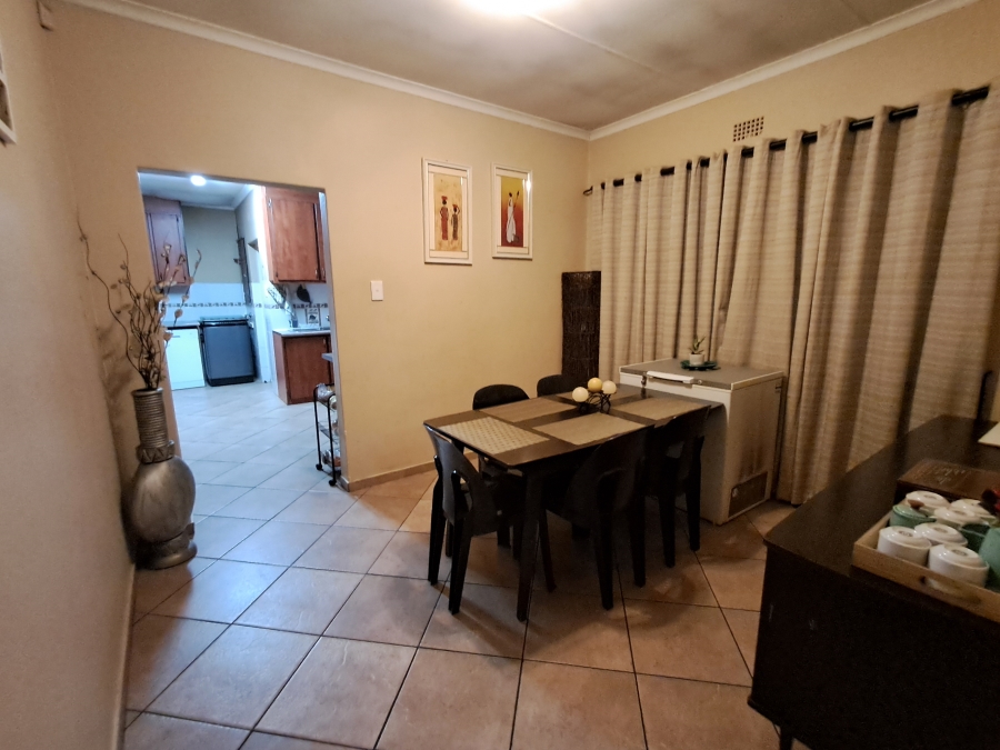 To Let 3 Bedroom Property for Rent in Flora Gardens Gauteng