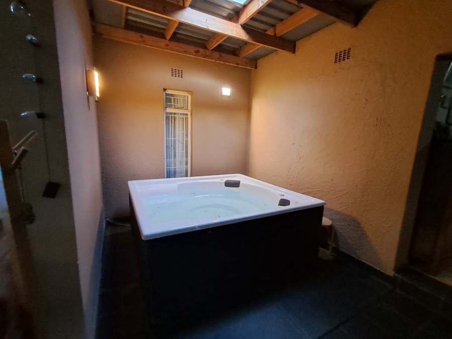 To Let 3 Bedroom Property for Rent in Flora Gardens Gauteng