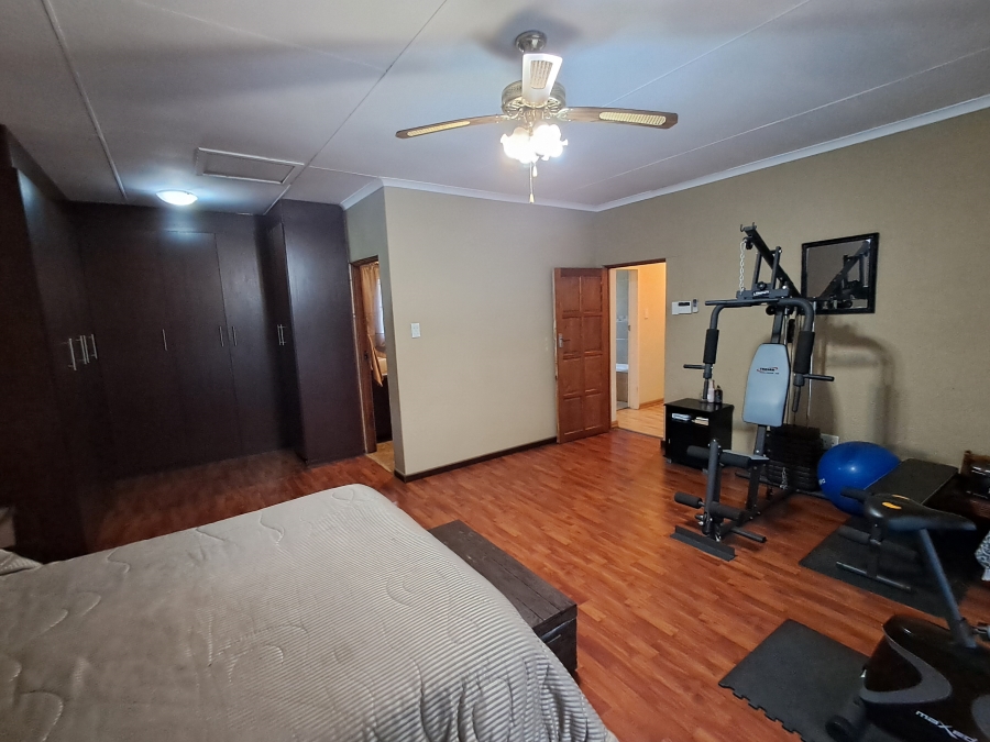 To Let 3 Bedroom Property for Rent in Flora Gardens Gauteng