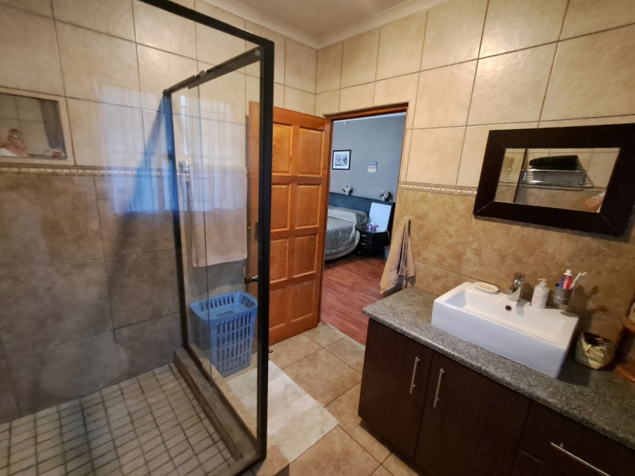 To Let 3 Bedroom Property for Rent in Flora Gardens Gauteng