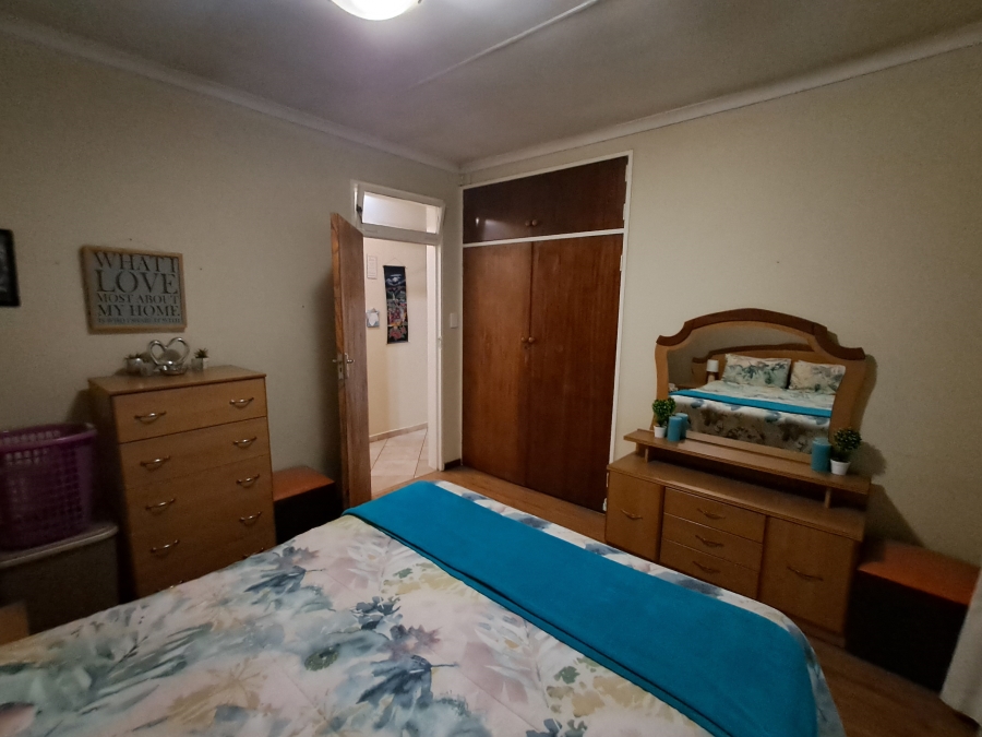 To Let 3 Bedroom Property for Rent in Flora Gardens Gauteng
