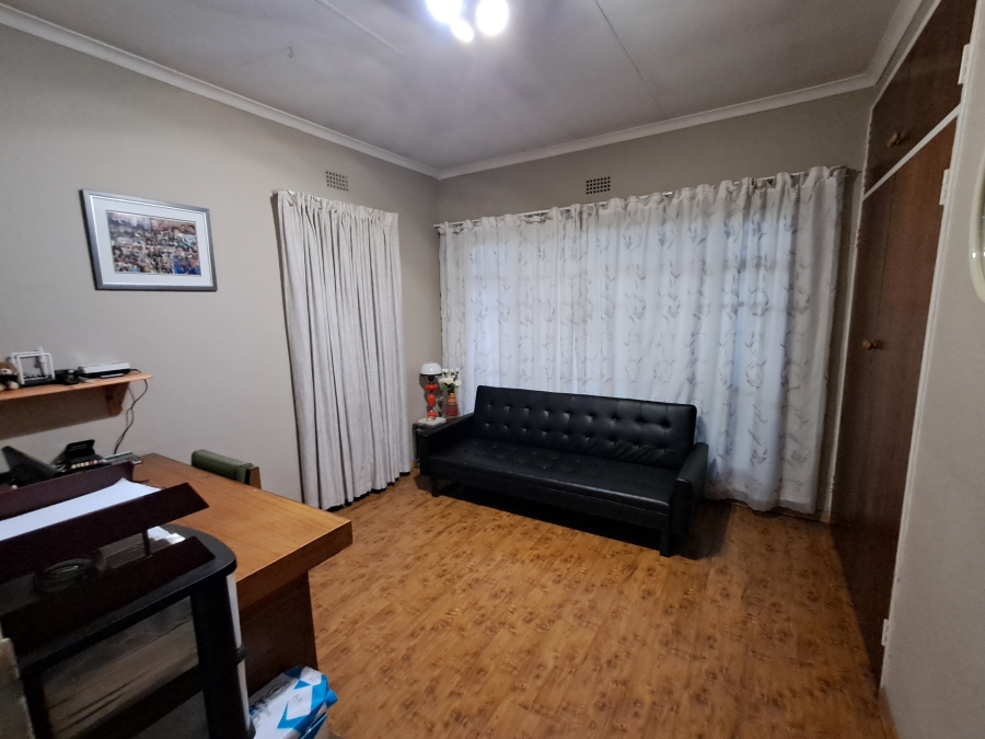 To Let 3 Bedroom Property for Rent in Flora Gardens Gauteng
