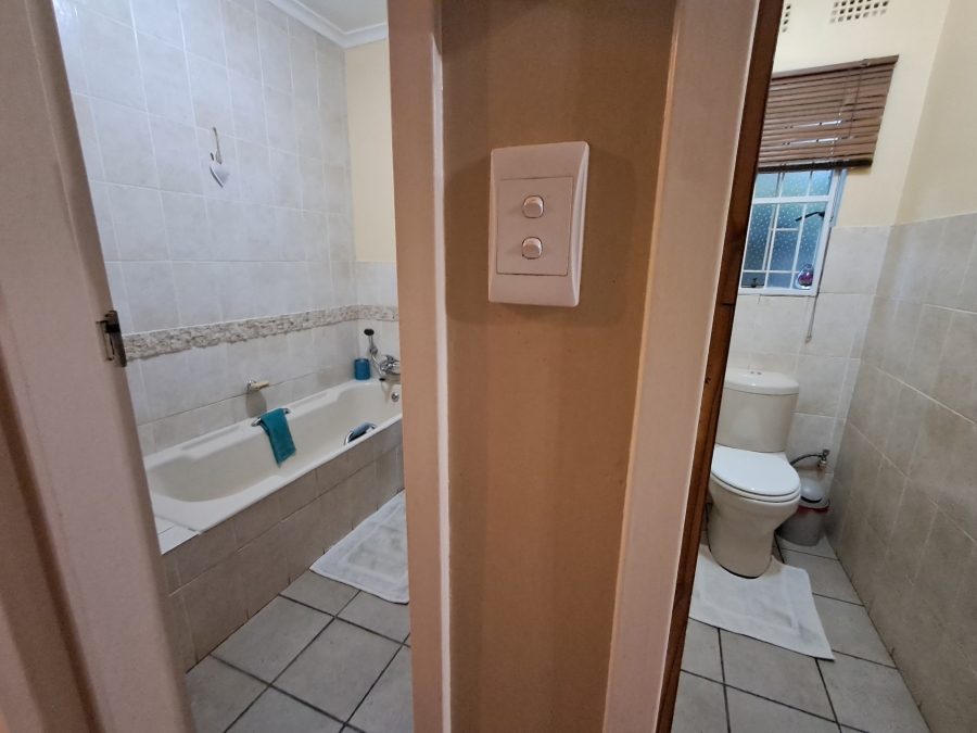 To Let 3 Bedroom Property for Rent in Flora Gardens Gauteng