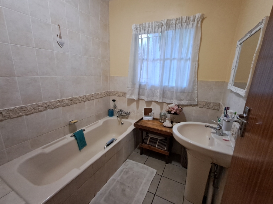 To Let 3 Bedroom Property for Rent in Flora Gardens Gauteng