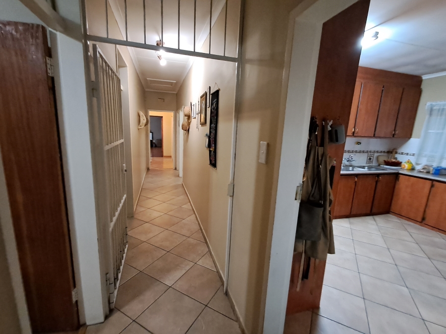 To Let 3 Bedroom Property for Rent in Flora Gardens Gauteng