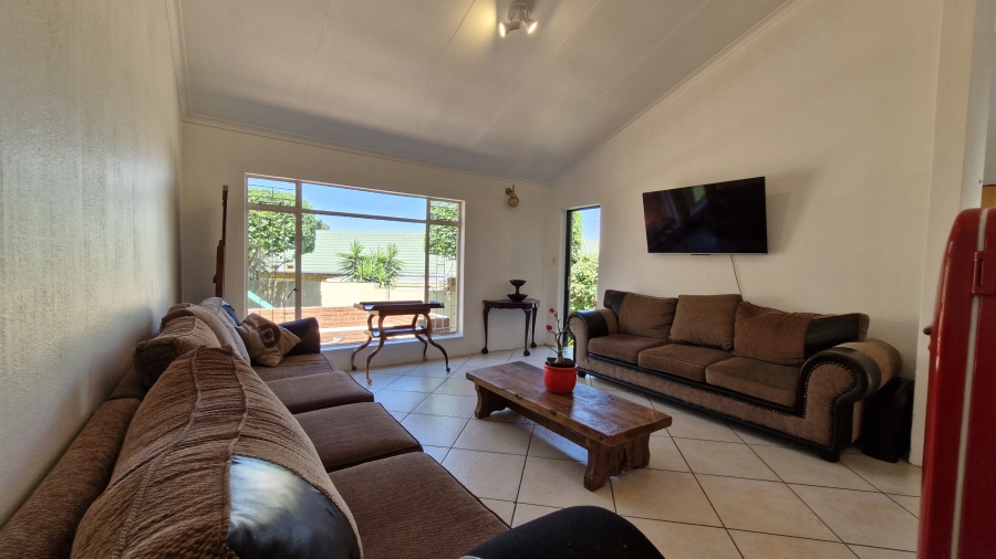 2 Bedroom Property for Sale in Die Hoewes Gauteng