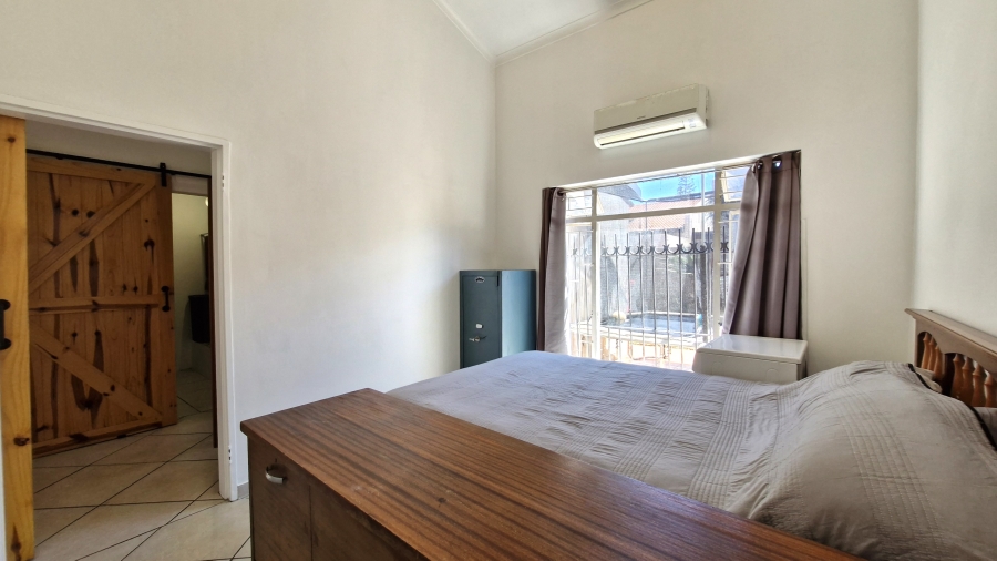 2 Bedroom Property for Sale in Die Hoewes Gauteng