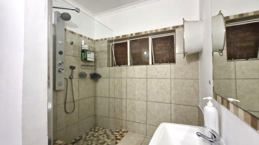 2 Bedroom Property for Sale in Die Hoewes Gauteng