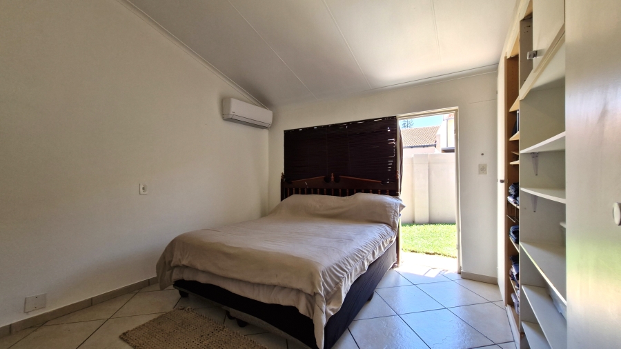 2 Bedroom Property for Sale in Die Hoewes Gauteng