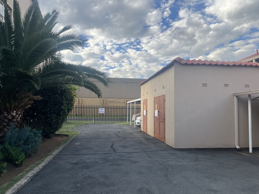 2 Bedroom Property for Sale in Brackenhurst Gauteng
