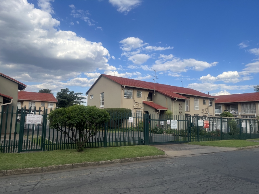 2 Bedroom Property for Sale in Brackenhurst Gauteng