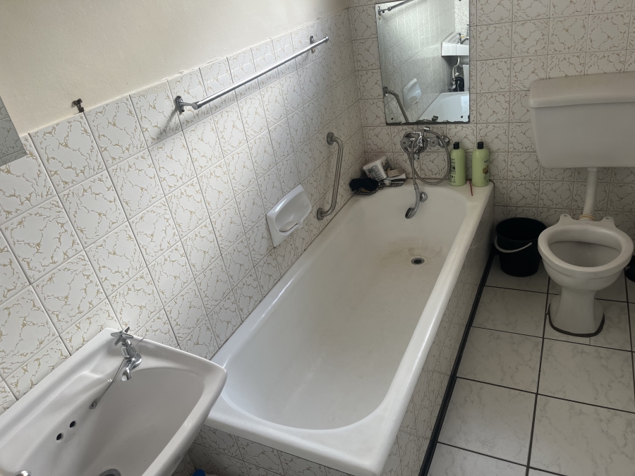 2 Bedroom Property for Sale in Brackenhurst Gauteng