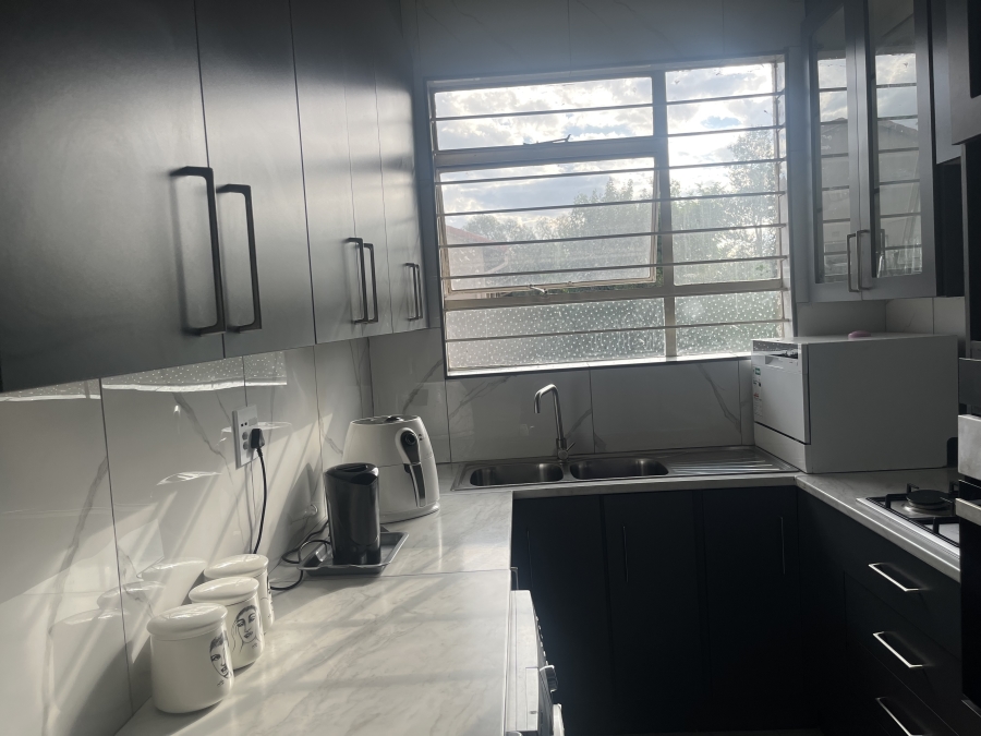 2 Bedroom Property for Sale in Brackenhurst Gauteng