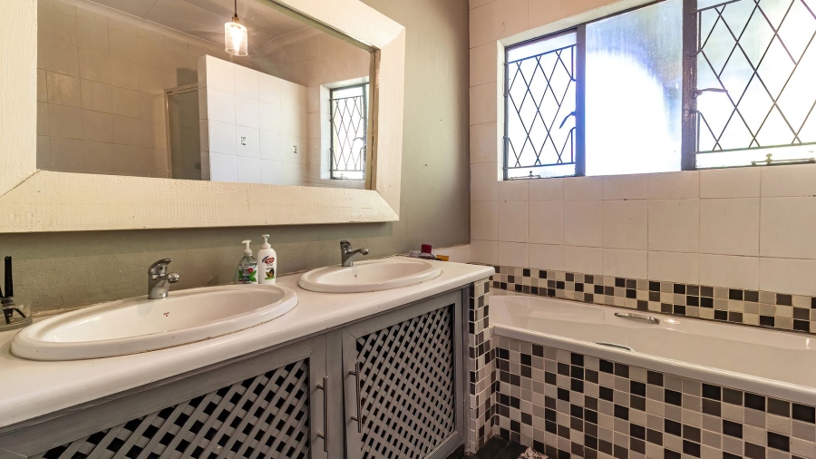 4 Bedroom Property for Sale in Fourways Gauteng