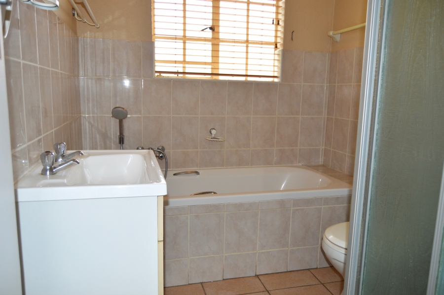 To Let 2 Bedroom Property for Rent in Wilgeheuwel Gauteng