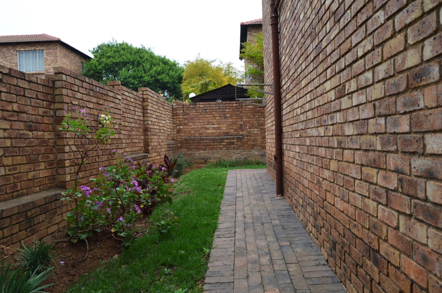 To Let 2 Bedroom Property for Rent in Wilgeheuwel Gauteng