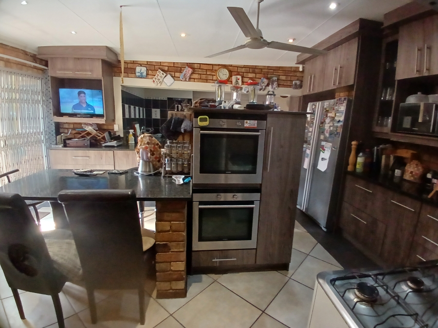 Commercial Property for Sale in Doornpoort Gauteng
