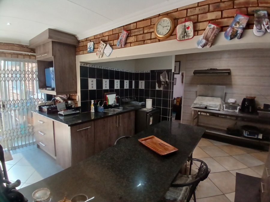 Commercial Property for Sale in Doornpoort Gauteng