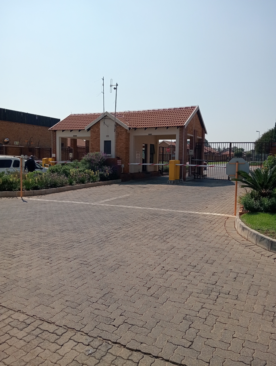 2 Bedroom Property for Sale in Brentwood Gauteng