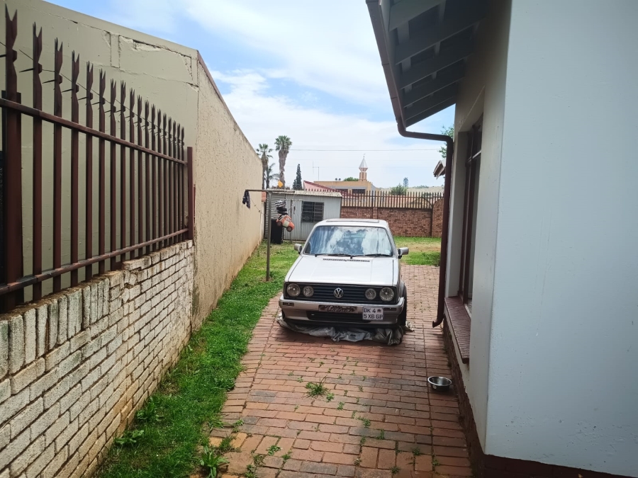 3 Bedroom Property for Sale in Lenasia South Gauteng