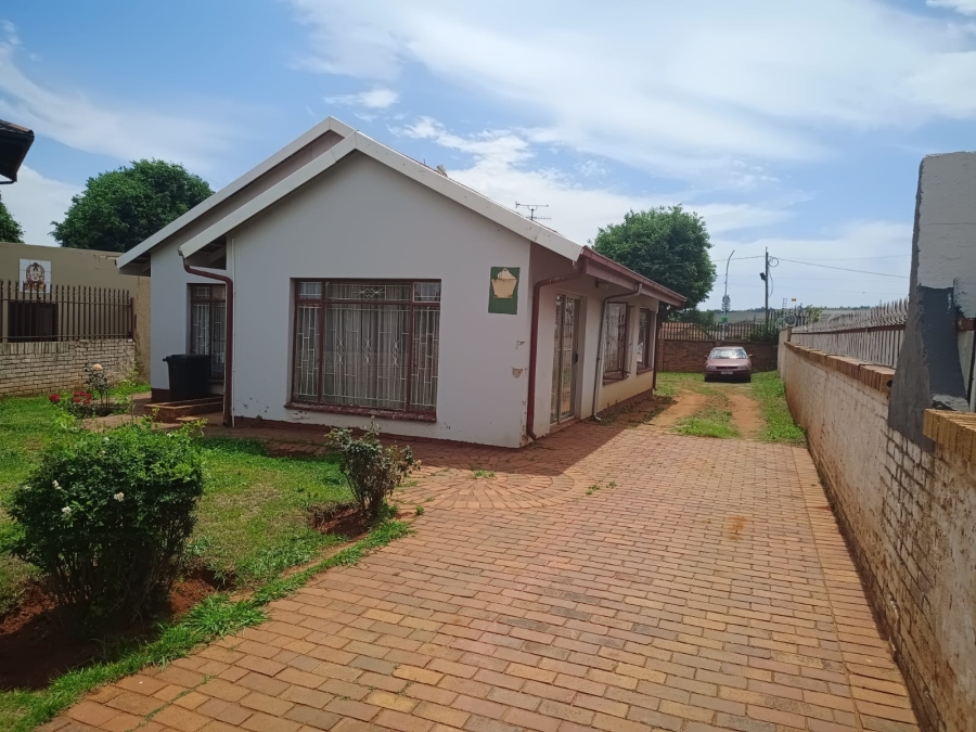 3 Bedroom Property for Sale in Lenasia South Gauteng