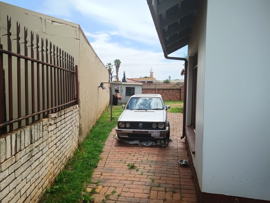 3 Bedroom Property for Sale in Lenasia South Gauteng
