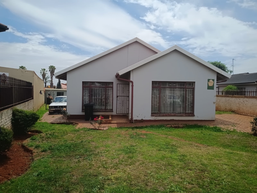 3 Bedroom Property for Sale in Lenasia South Gauteng